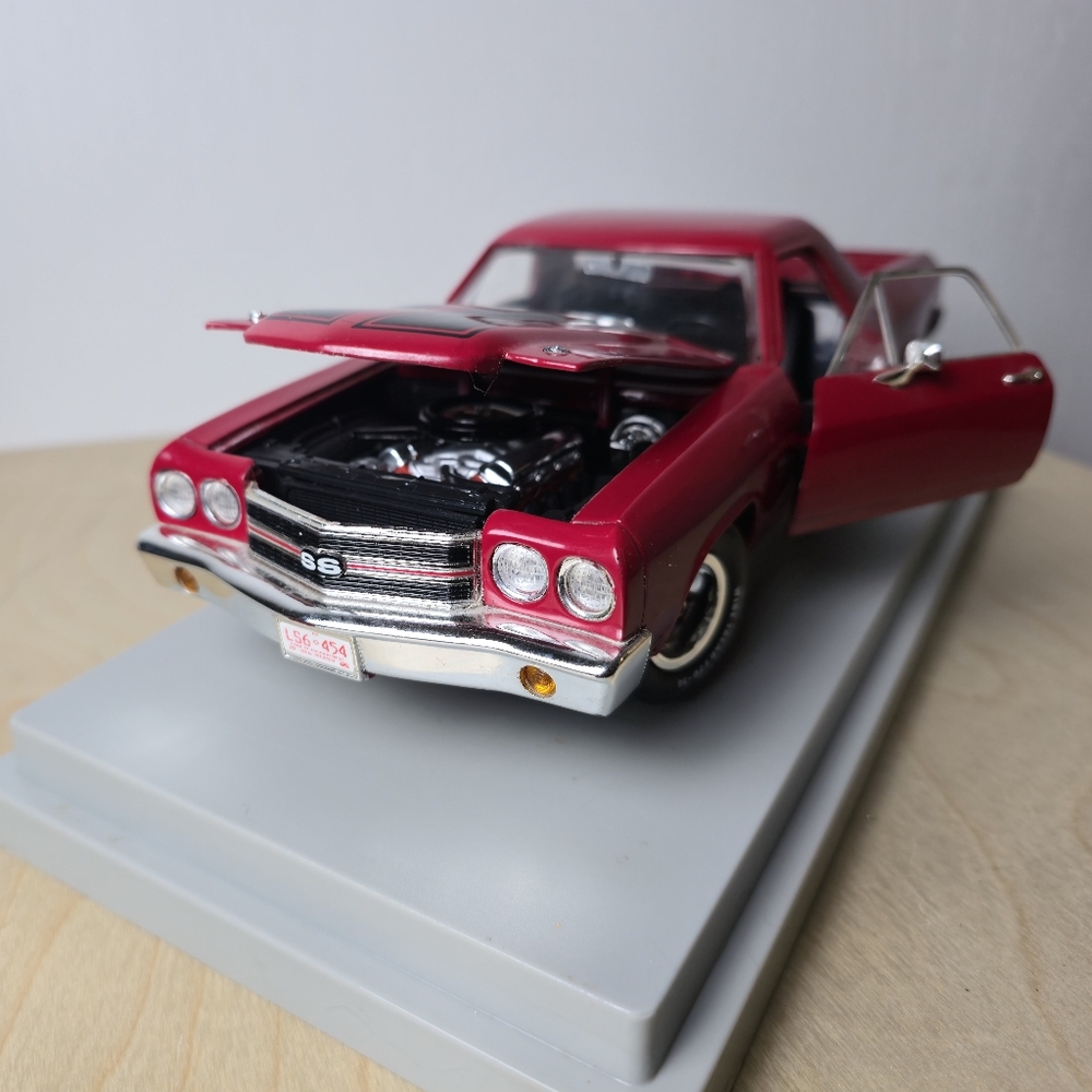 American Muscle '70 El Camino SS454 Model Car - Picture 7 of 16